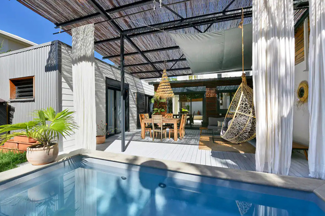 Lieu de formation à La Réunion, terrasse avec piscine